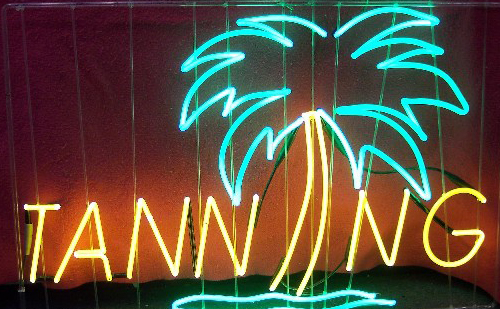 Red Tanning With Palm Tree Nneon Sign